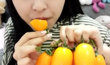 小姐姐吃番茄是什么,小姐姐的独特品尝体验